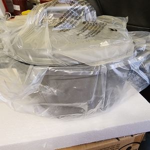 Pampered chef Dutch oven cast iron pot